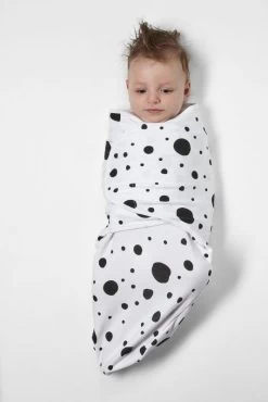 Meyco Swaddle 4 - 6 Months 24 Meyco Swaddle 4 - 6 Months -Baby Products Store Meyco swaddles dots 20black 5476 800x800 52039588 31b0 47fe a306 5a390ea44054