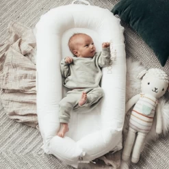 Deluxe+ Dock -Baby Products Store PristineWhiteLifestyle 5 800x b912dd6e 4f3e 418d 85f3 11e8fa726e57